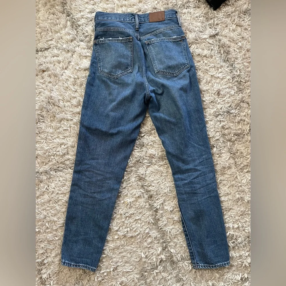Madewell mom jeans in Downey wash - Picture 4 of 6